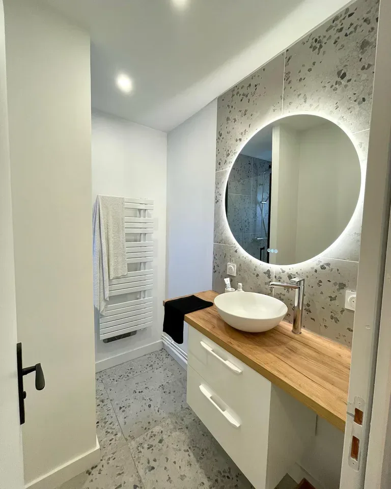 Salle de bain après sa rénovation au Mans par Nos Travaux