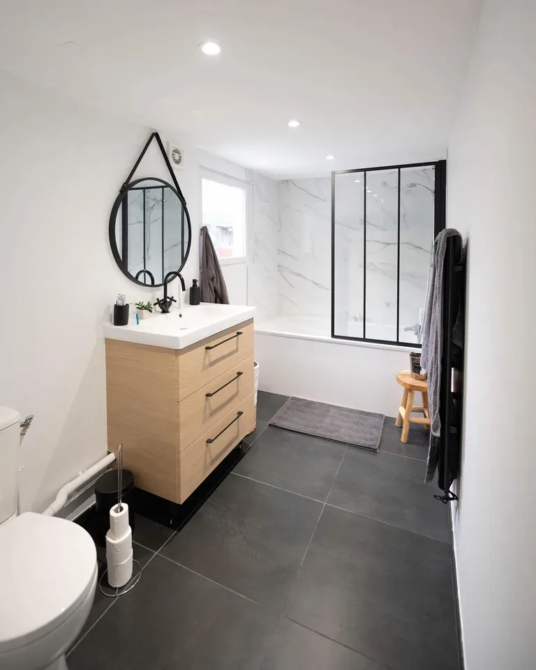 Salle de bain après les travaux de plâtrerie à Coulaines