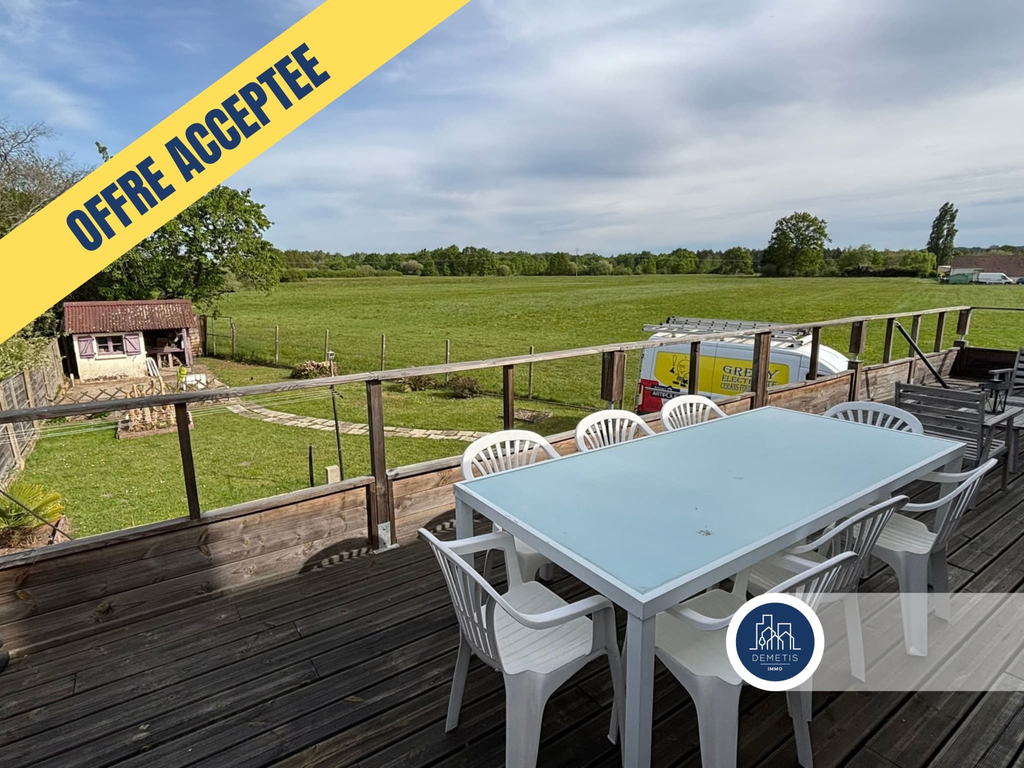 Maison familiale avec terrasse suspendue et vue dégagée sur – photo 1