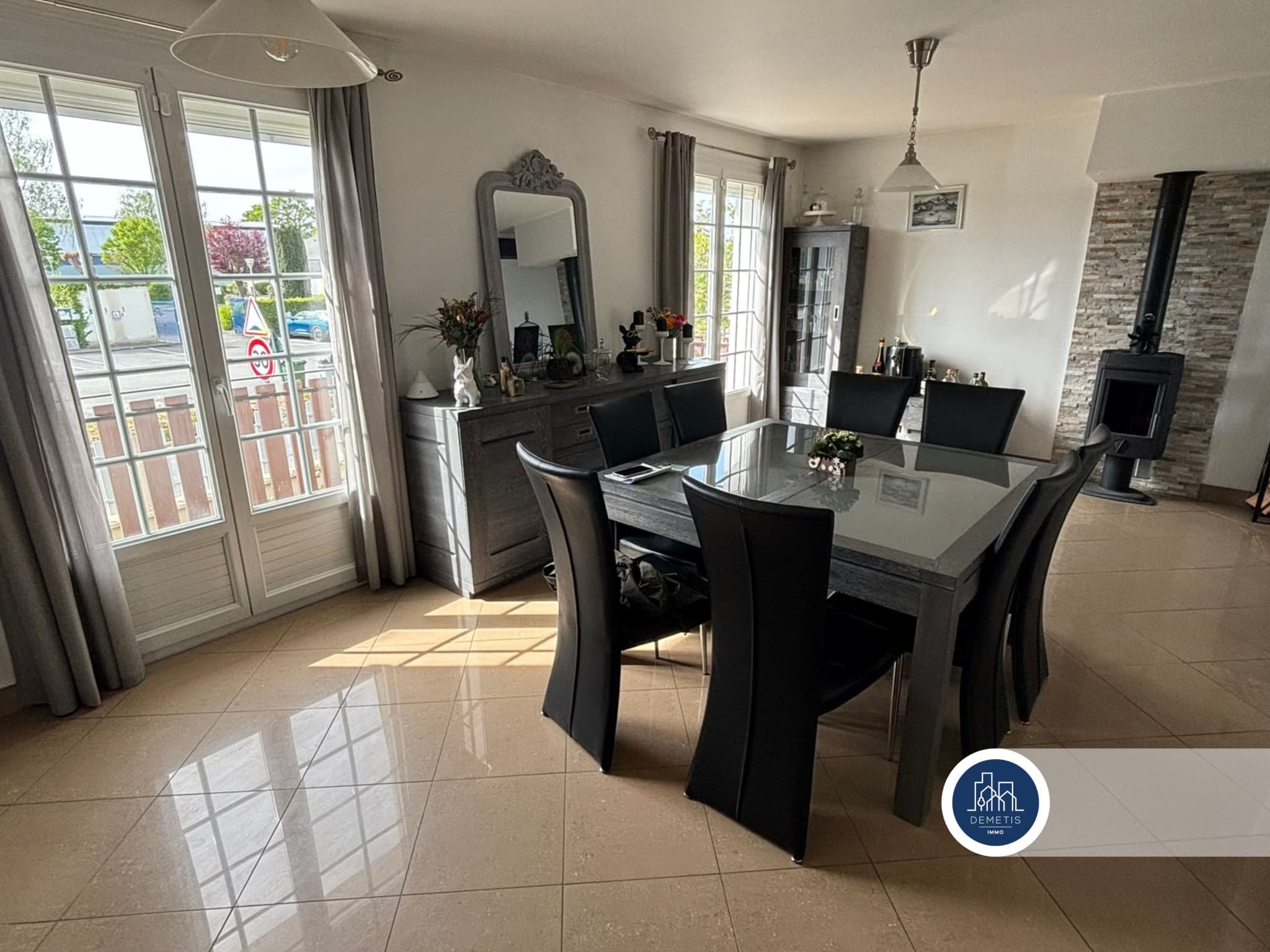 Maison familiale avec terrasse suspendue et vue dégagée sur – photo 1
