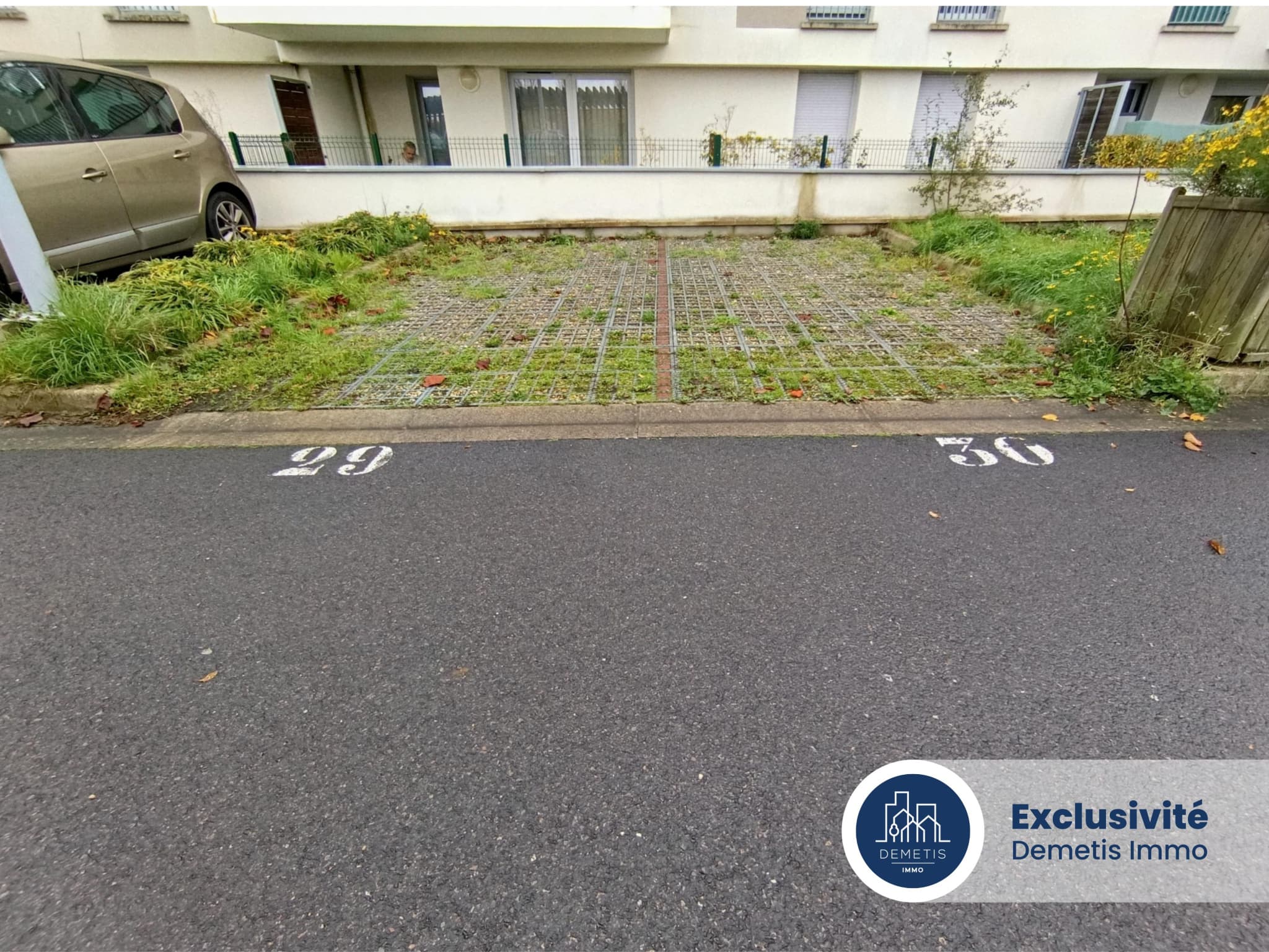 Place de parking extérieure – photo 1