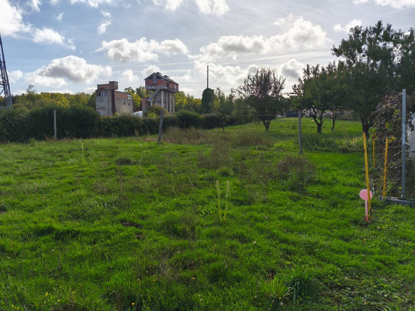 TERRAIN CONSTRUCTIBLE PROCHE BOURG – photo 1