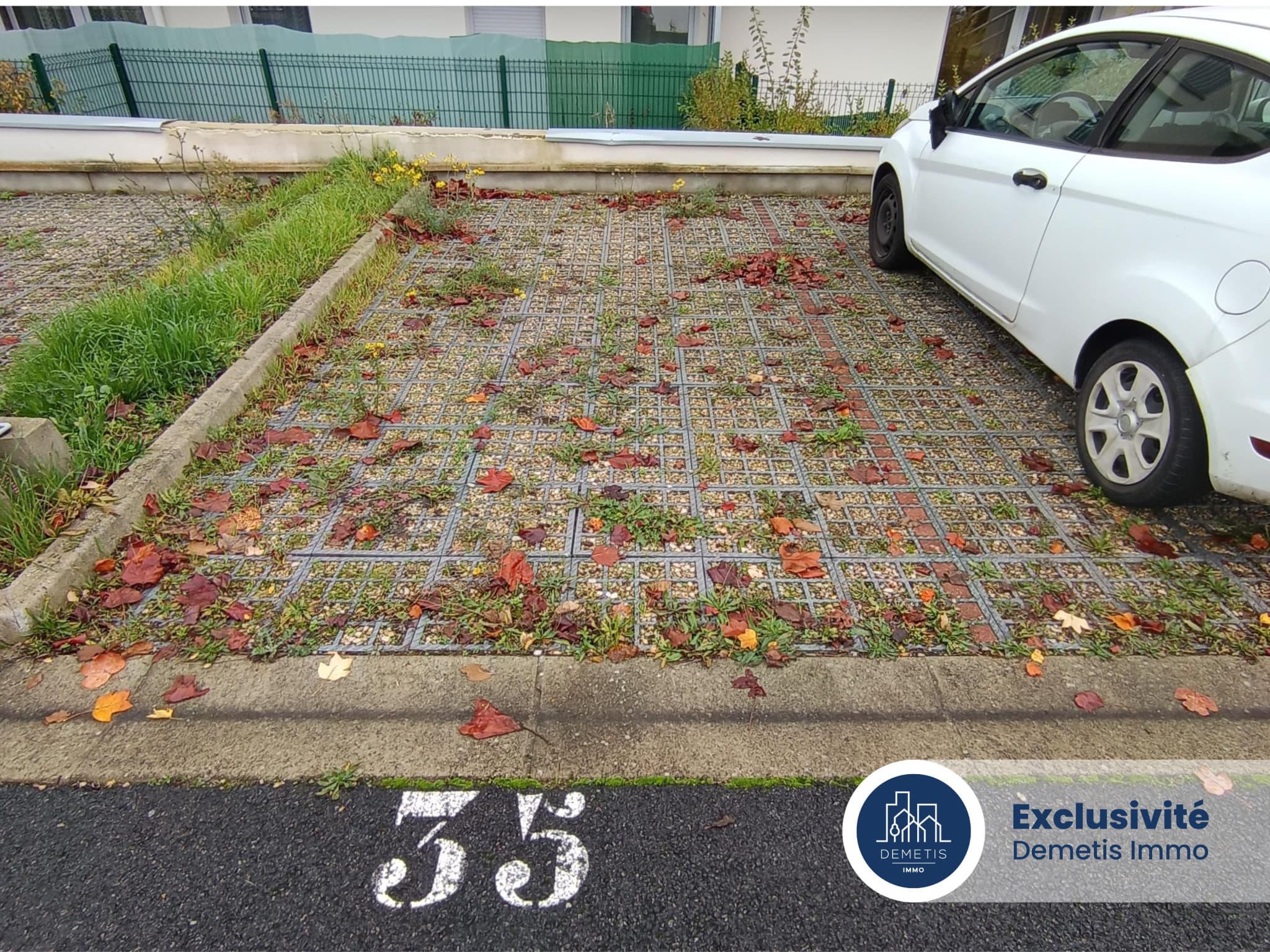 Place de parking extérieure – photo 1