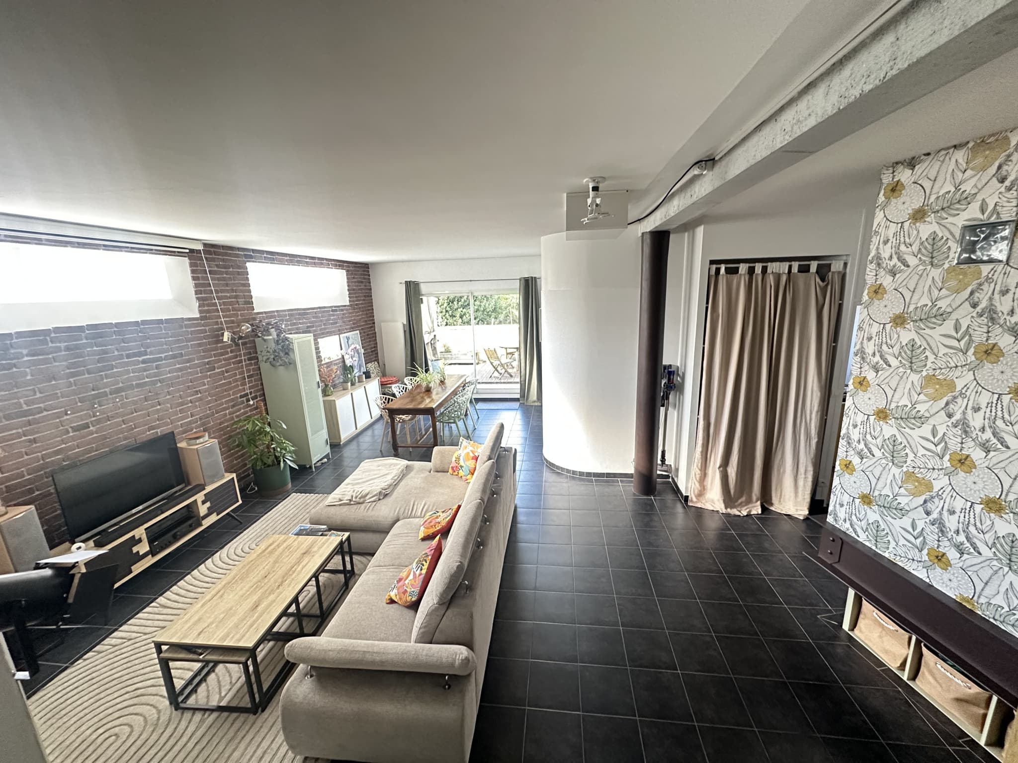 COUP DE COEUR AVEC TERRASSE ET 2 PARKINGS PROCHE GARE – photo 1