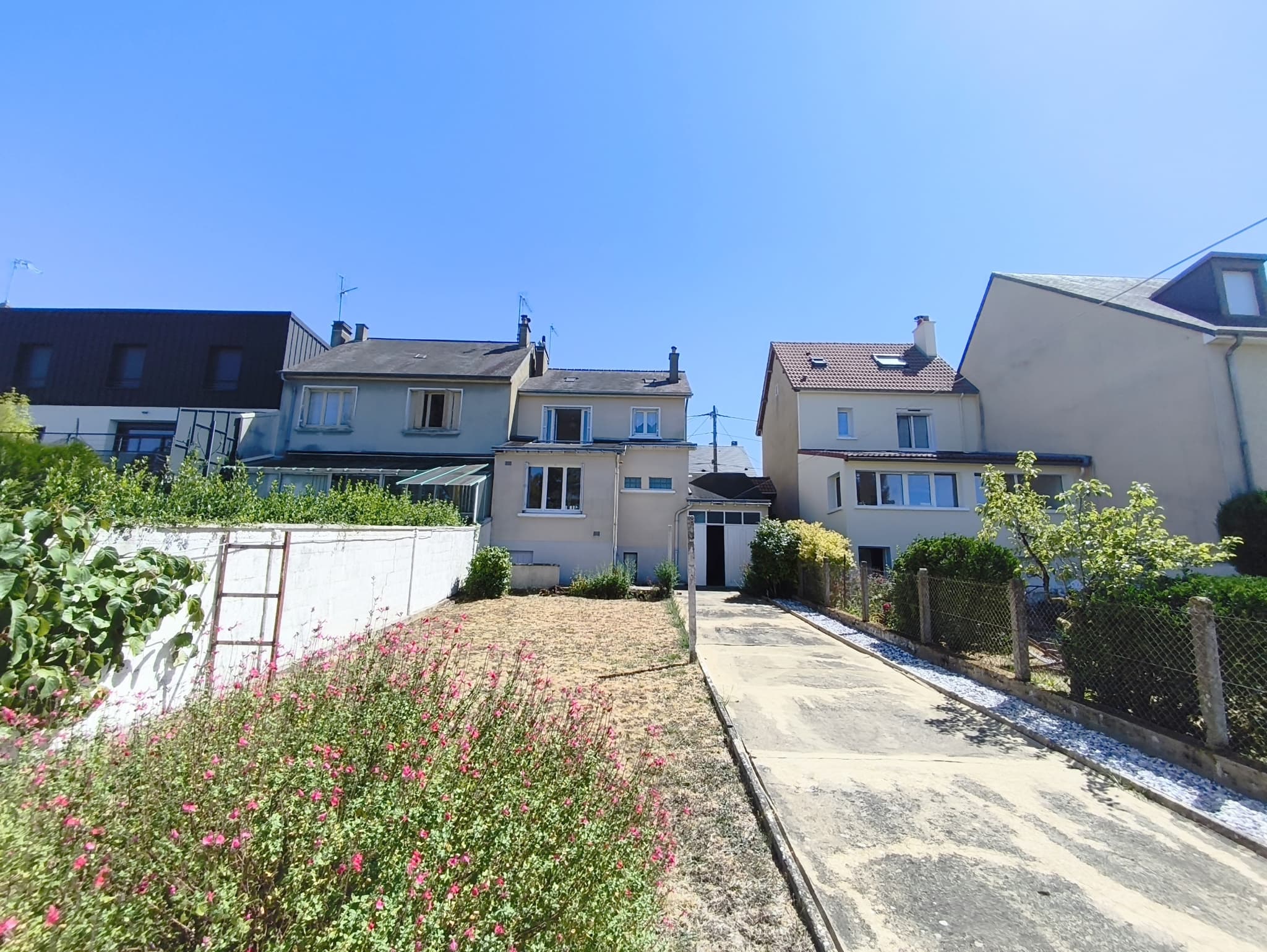 MAISON A RENOVER 2 CHAMBRES ET DOUBLE GARAGE – photo 1